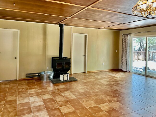 Photo - 1588 Quail Ln