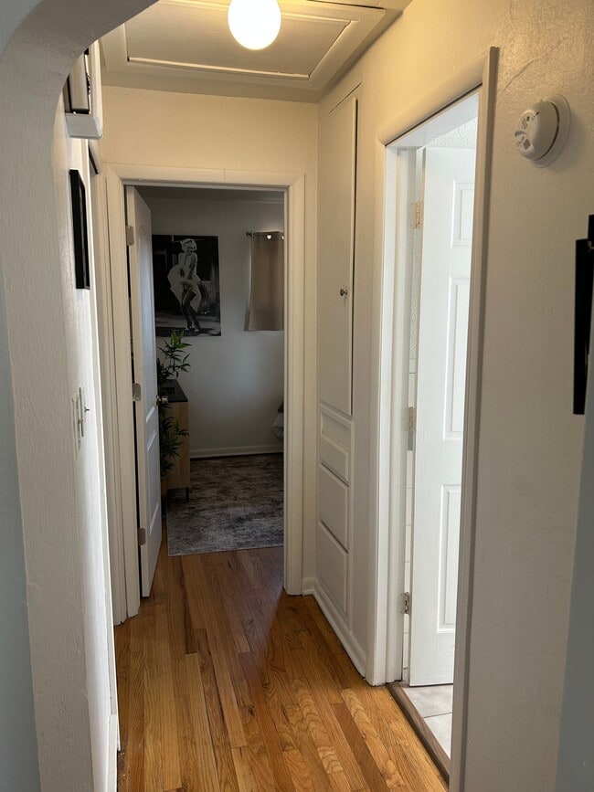 Photo - 4926 Hooker St