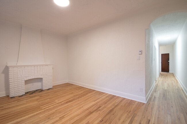 Photo - 4870 Chem. Queen Mary Unité 3