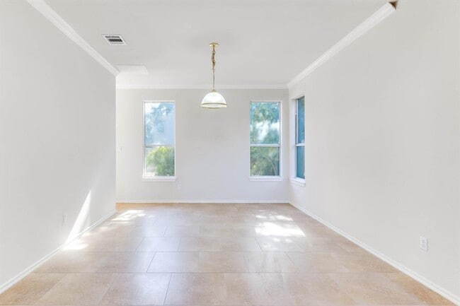 Photo - 8313 Canola Bend