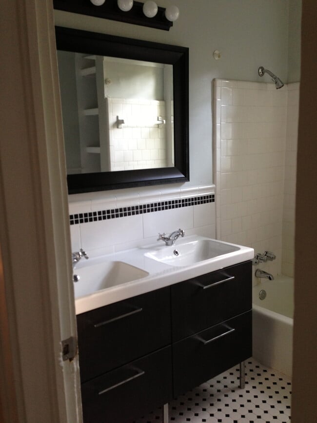 Photo - 771 Elbert St SW