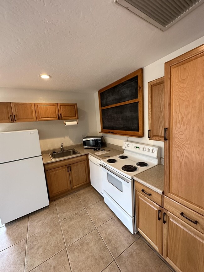 Photo - 1405 E MacKenzie Dr