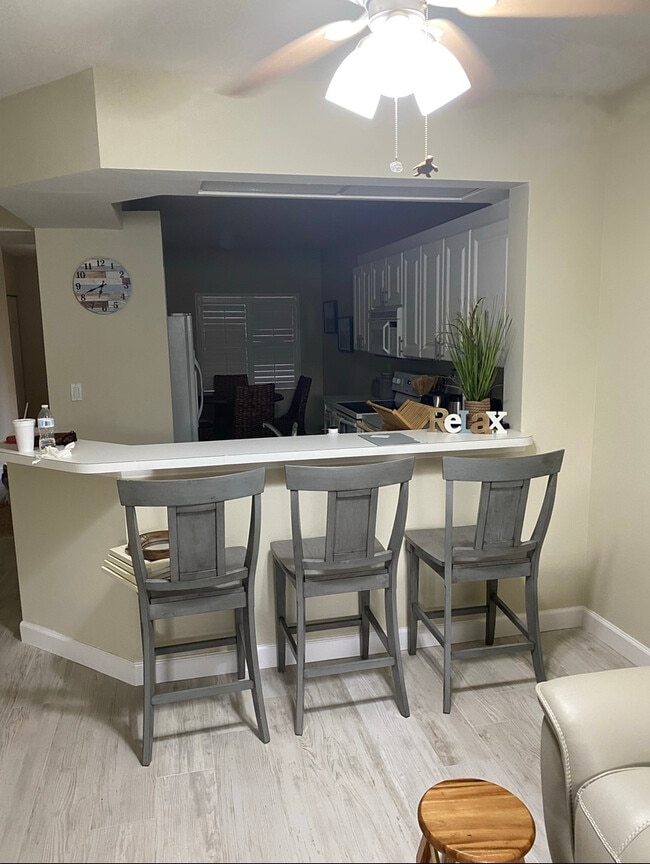 Kitchen counter - 7505 Silver Trumpet Ln Unit #102