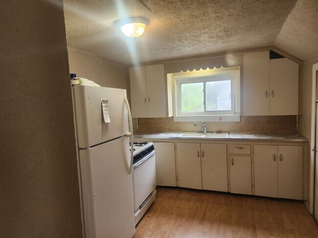 Photo - 401 E Hines St