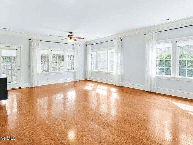 Photo - 3347 Jasper Pl