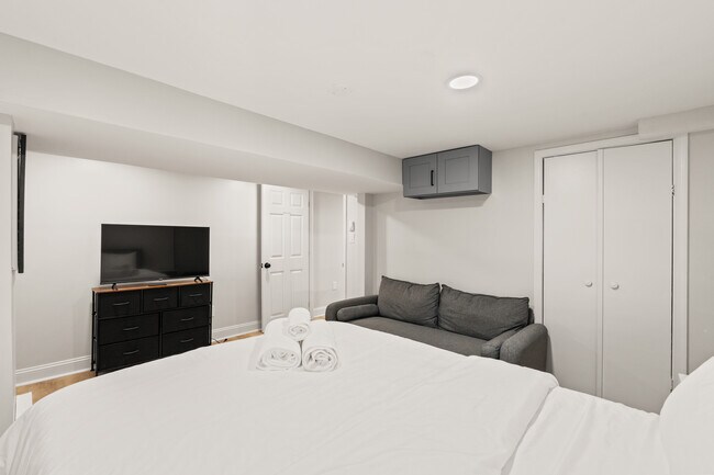 Photo - 613 Harvard St NW