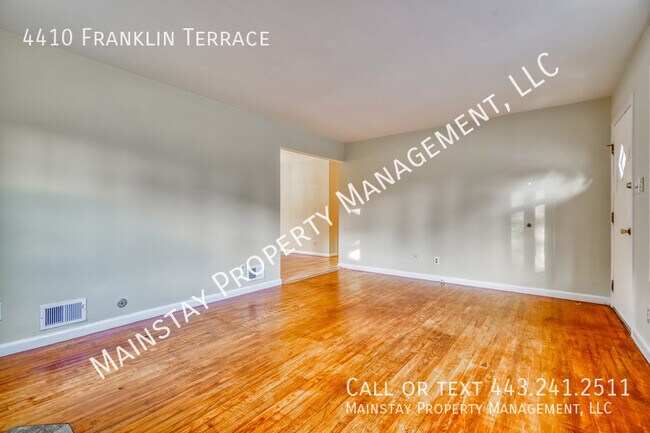 Photo - 3 Bedroom Home  W/ Large Fenced Yard!