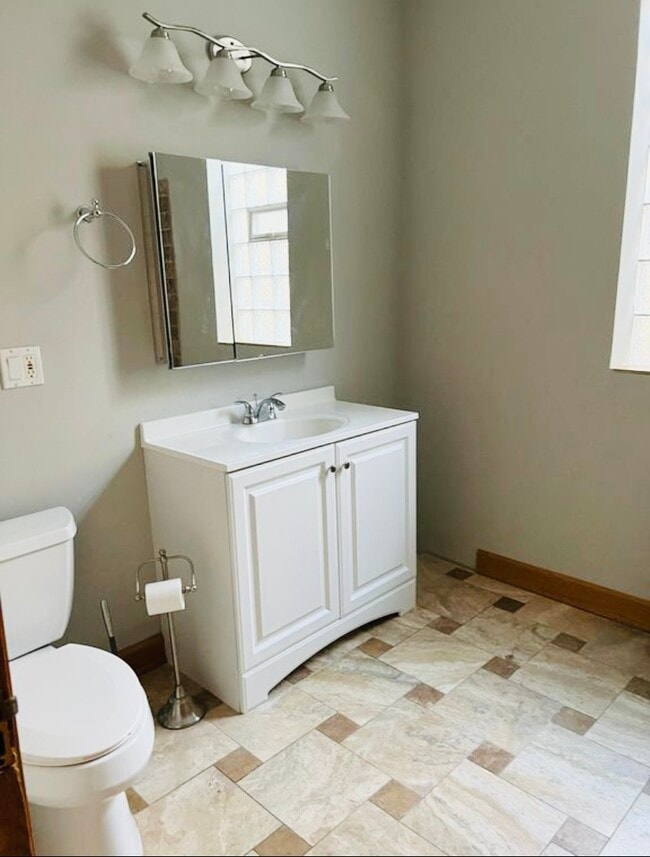 Photo - 2042 W Hutchinson St Unit 2