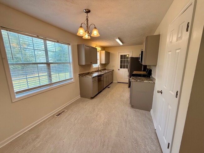 112 Foxworth Dr