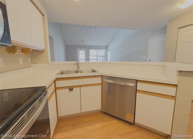 Photo - 1341 Millbrook Trail