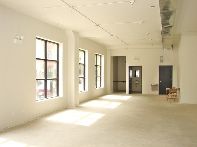 Building Photo - HIGHPOINT West Town