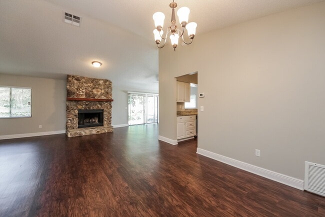 Photo - 312 Dublin Dr