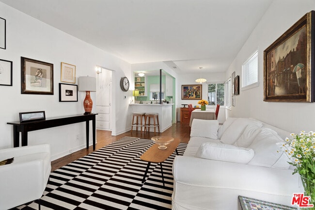 Building Photo - 948 20th St Unit A