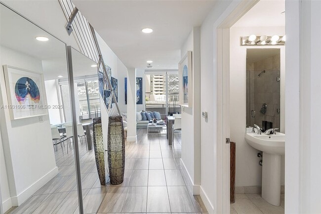 Building Photo - 1050 Brickell Ave Unit 212