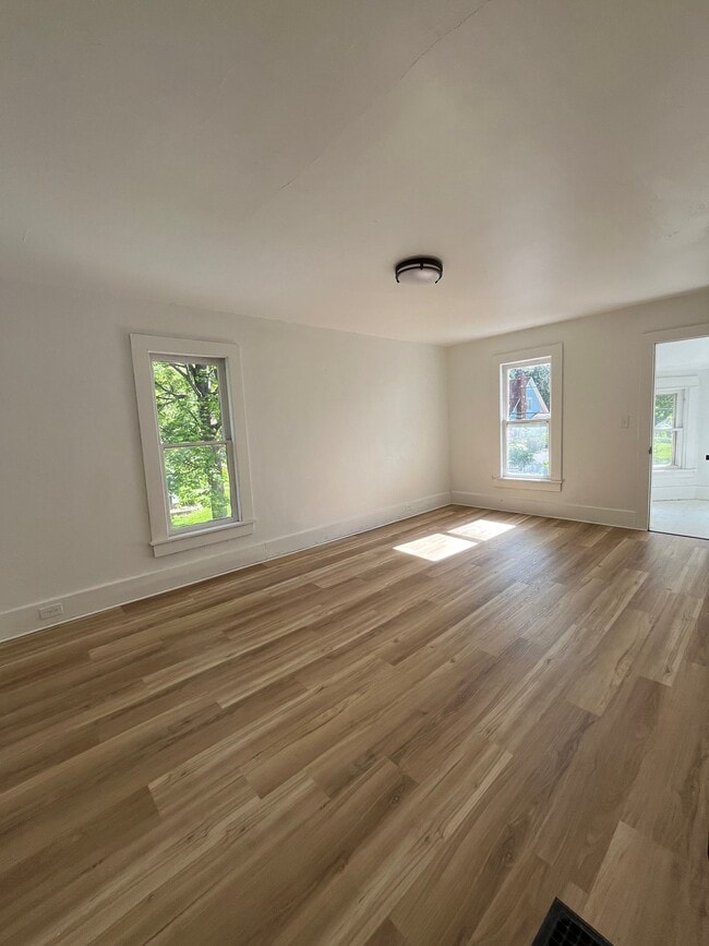 Photo - 11687 Peckham Ave