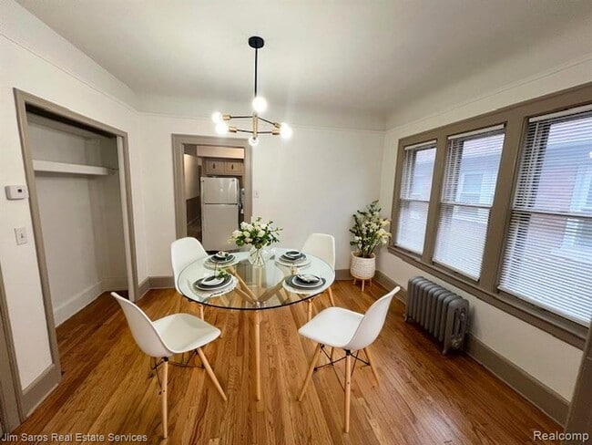 Photo - 825 Beaconsfield Ave Unit 2N