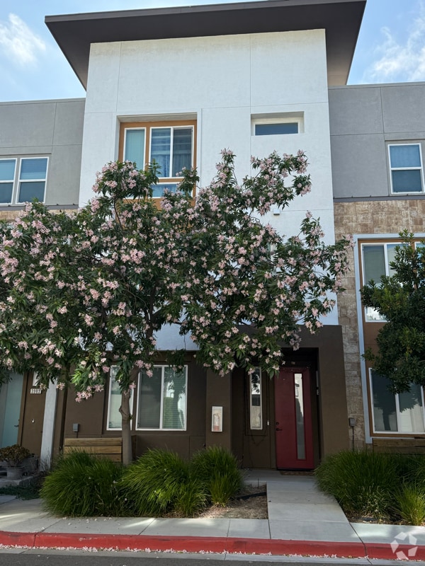 Building Photo - 3979 Meridian St Rental