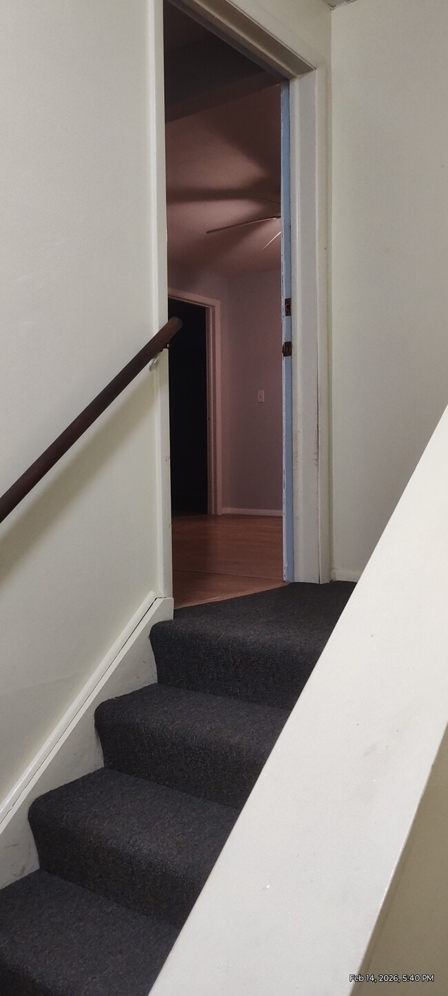 Vista de la escalera del patio 2 - 53 Hiltbrand Rd Unidad 3-10