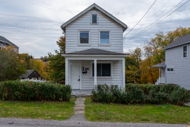 Photo - 3810 Clark St