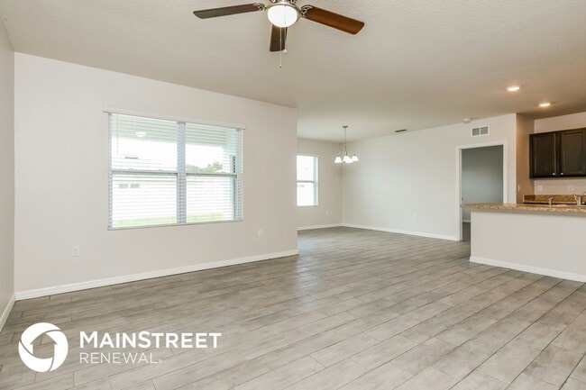 Photo - 703 Kindred Ln