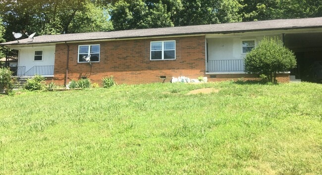 Building Photo - West Knoxville 37909 - 2 bedroom Duplex(half) in desirable West Knoxville - Inquire by Text or em...