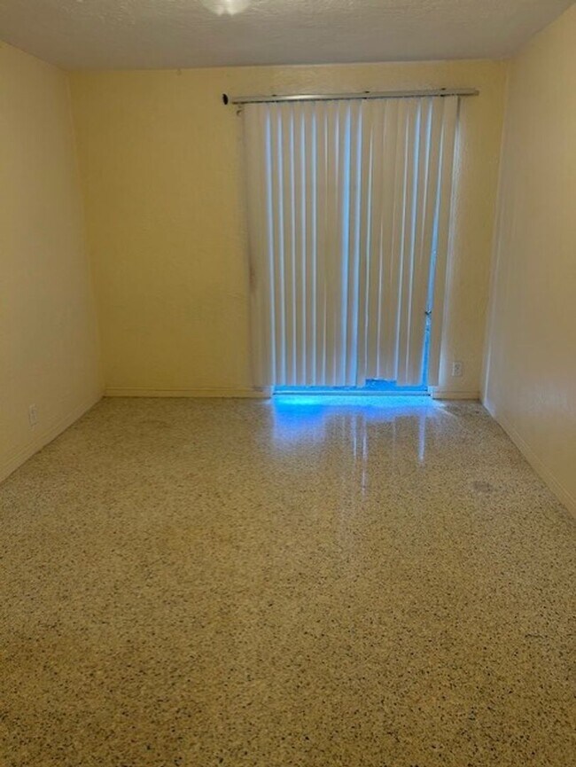 Photo - Well maintained 1/1 centrally located