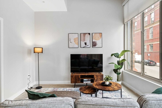 Photo - 205 W 4th St Unidad ID1354362P