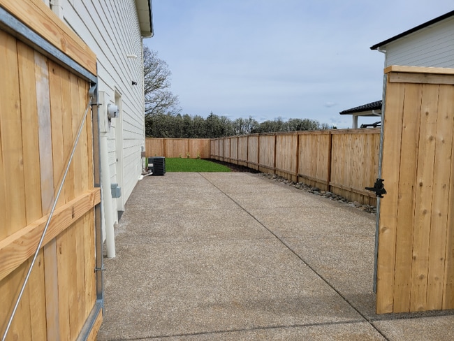 394 NW Coast Mountain Dr