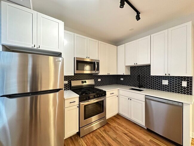 Photo - 643 W Wrightwood Ave Unit 403