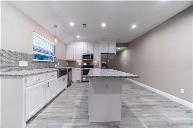 Photo - 800 N Throckmorton St Townhome