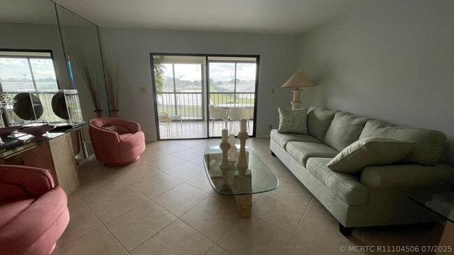 6866 Huntington Ln Unidad 305
