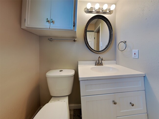 Photo - 3411 Old Oaks Dr