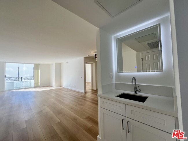 Photo - 10390 Wilshire Blvd Unit 506