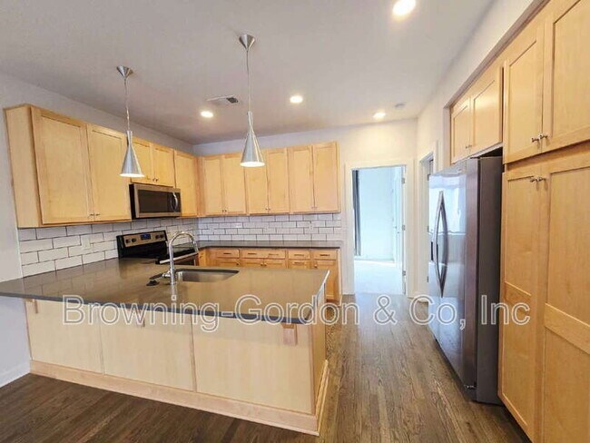 Photo - 1035 Chester Ave