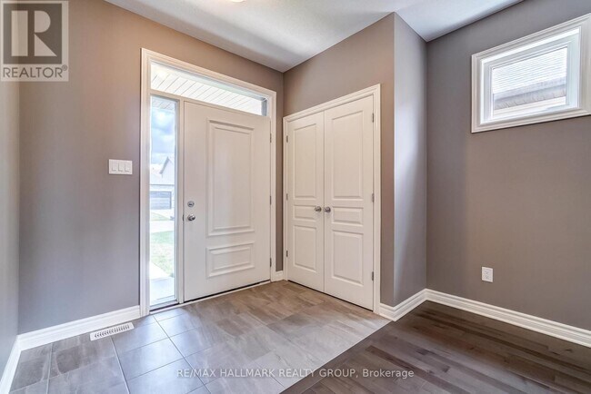 Photo - 1110 Beckett Cres