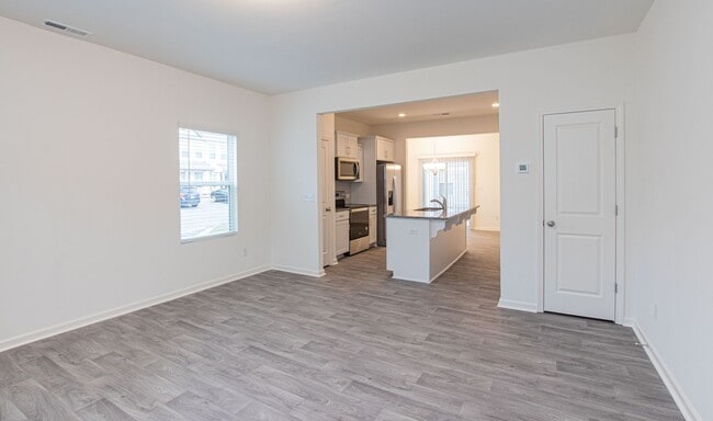 Photo - BEAUTIFUL 2 Bedroom Townhome in MIDLAND - Available July 2026