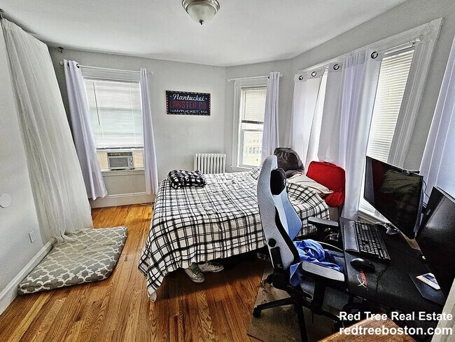 Photo - 240 Crescent St