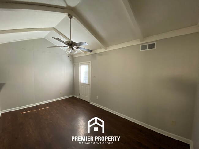 Photo - 4034 Windermere Rd