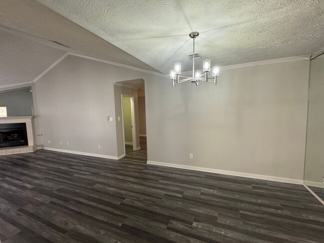 Photo - Arrowhead One Level