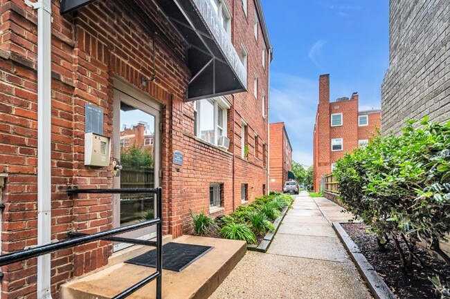 Photo - 1620 C Street Apartments