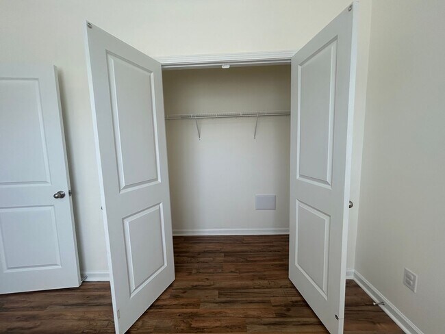 Photo - Bright and Spacious 3/2 Available Now!