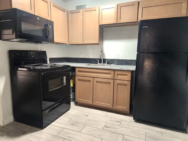 Photo - GCU Students Welcome! Updated 2-Bedroom Unit For Lease Unit 3