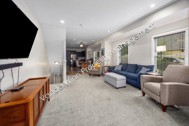 Photo - 739 Bates St SE