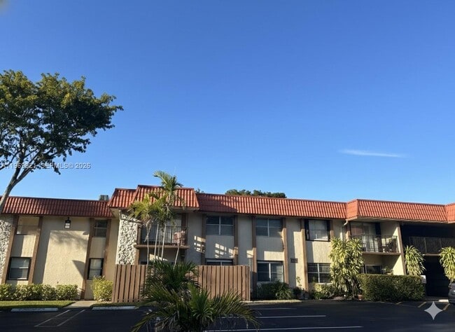 Building Photo - 10511 SW 108th Ave Unit 281