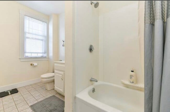 Photo - 102 W 3rd St Unidad 2