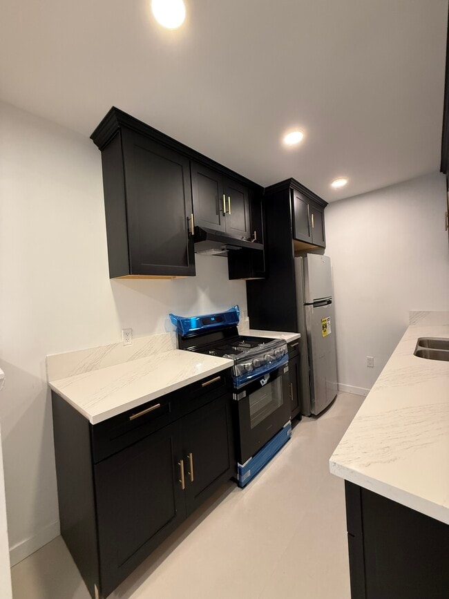 Photo - 1229 Larrabee St