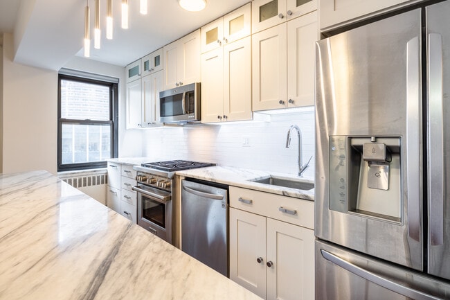 Building Photo - 135 E 54th St Unit 12C Rental