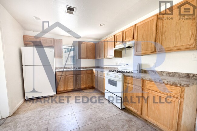 Photo - 2Bed/1Bath Home 24th St/Thomas Rd! $199 MOVE-IN SPECIAL! Ready for Immediate Move-In!