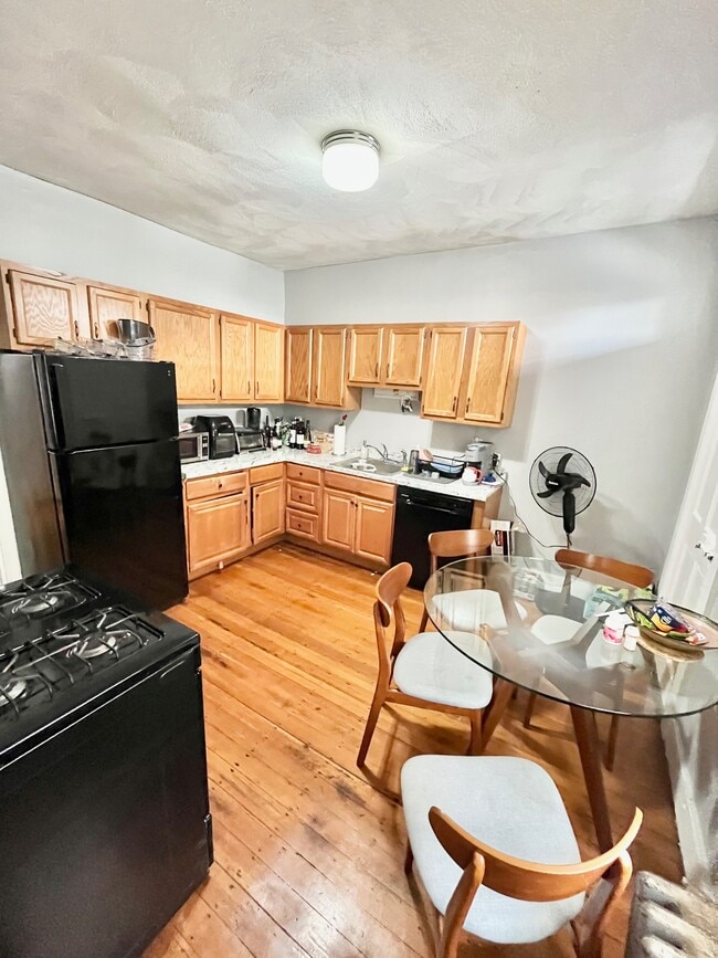 Photo - 121 Hillside St