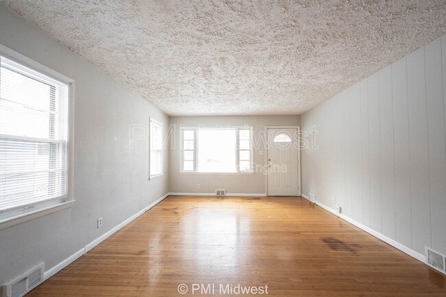 Photo - 5005 Indianola Ave